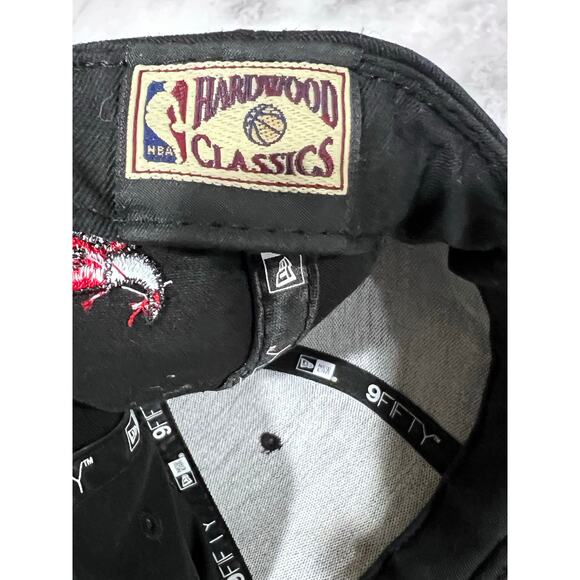 New Era 9FIFTY Chicago Bulls Hardwood Classics Snapback Hat Black Red NBA Cap - Picture 8 of 9
